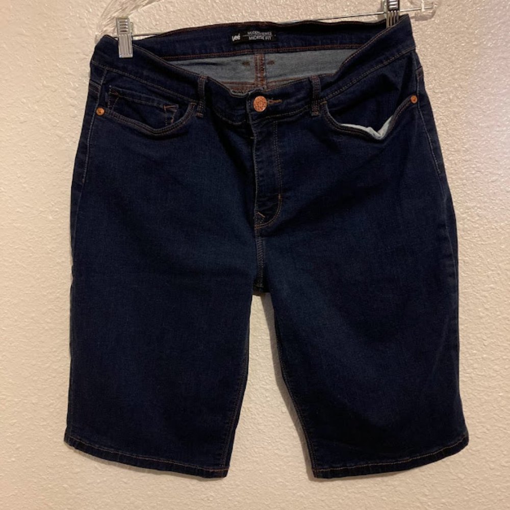 Lee women's size 12 medium dark blue modern series midrise fit bermuda shorts